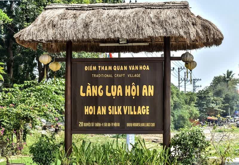 May quần áo ở Hội An, khách Tây thích thú nhận xét: Những người thợ ở đây thật sự có tay nghề rất giỏi! - Ảnh 5.