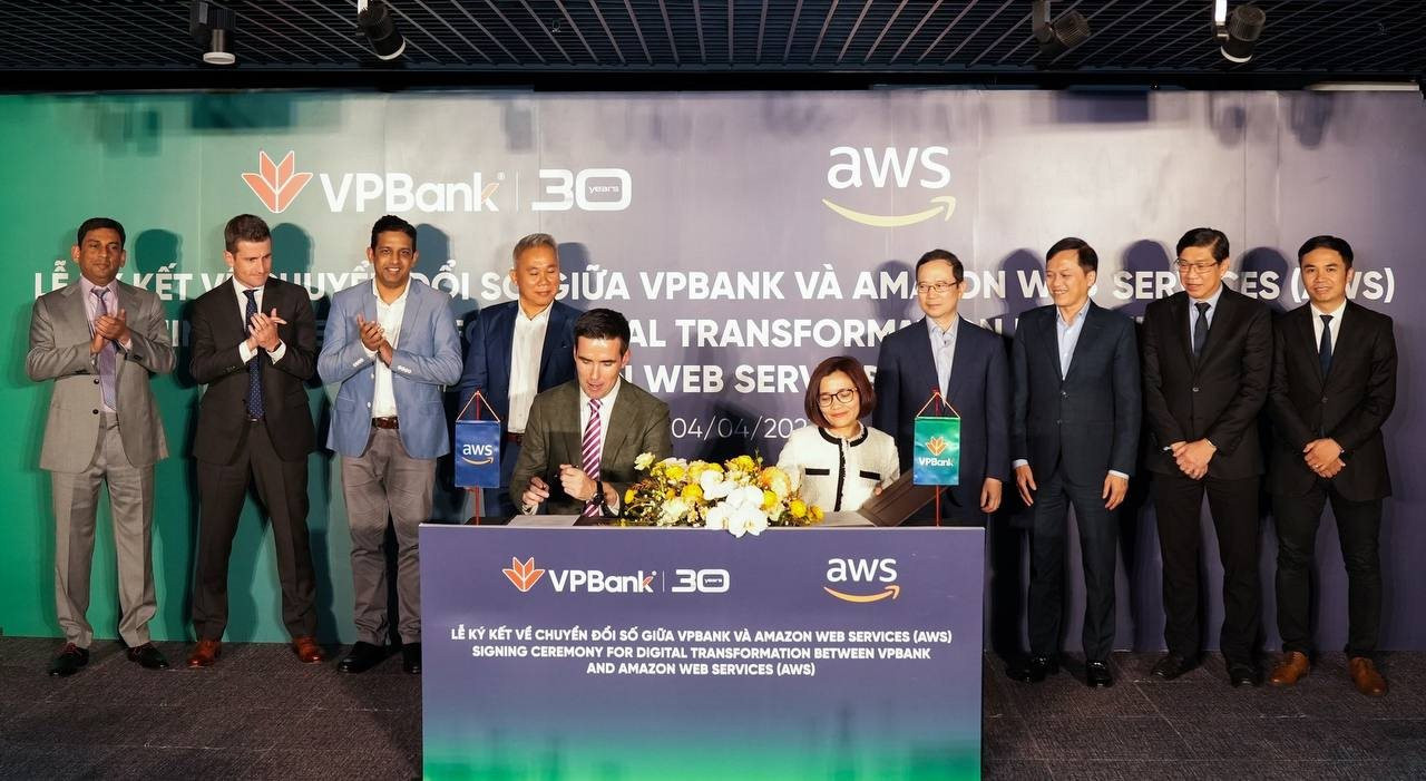 VPBank ký kết hợp tác chiến lược với Amazon - Ảnh 1.