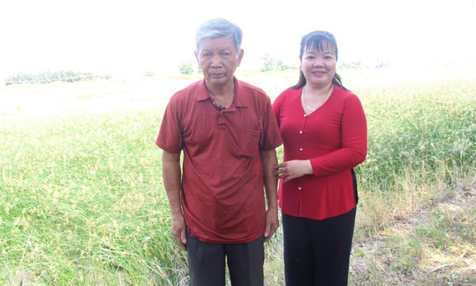 Cách chống xâm nhập mặn đáng nể của nông dân Việt Nam: Một loại cỏ dễ mọc, chi phí thấp, giúp thu đến 100 triệu/năm - Ảnh 1.