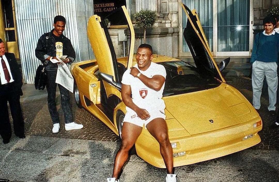 Mike Tyson's reckless spending habits caused him to lose 400 million USD: Giving a supercar to the opponent who beat him - Photo 2.