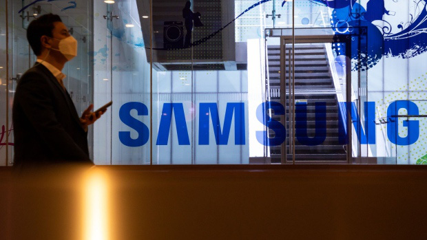 Lợi nhuận thấp nhất trong 14 năm, Samsung cắt giảm sản lượng chip - Ảnh 1.