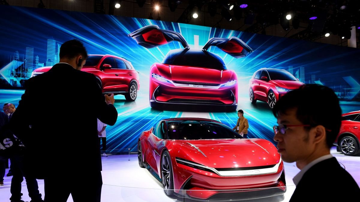 Không phải Toyota hay Volkswagen, đây mới là  thách thức lớn nhất hiện tại của Tesla: Mục tiêu bán gần 10.000 xe/ngày cả xăng và điện, vươn 'vòi bạch tuộc' ra khắp thị trường Âu, Á - có cả Việt Nam - Ảnh 1.