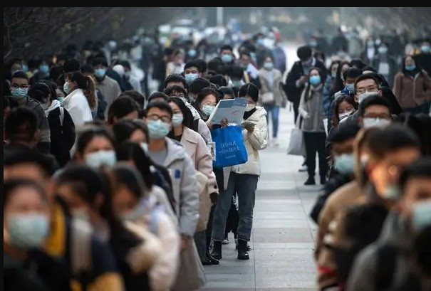 Thất nghiệp quá nhiều, Trung Quốc gửi 300.000 lao động trẻ về quê...chăn bò - Ảnh 1.