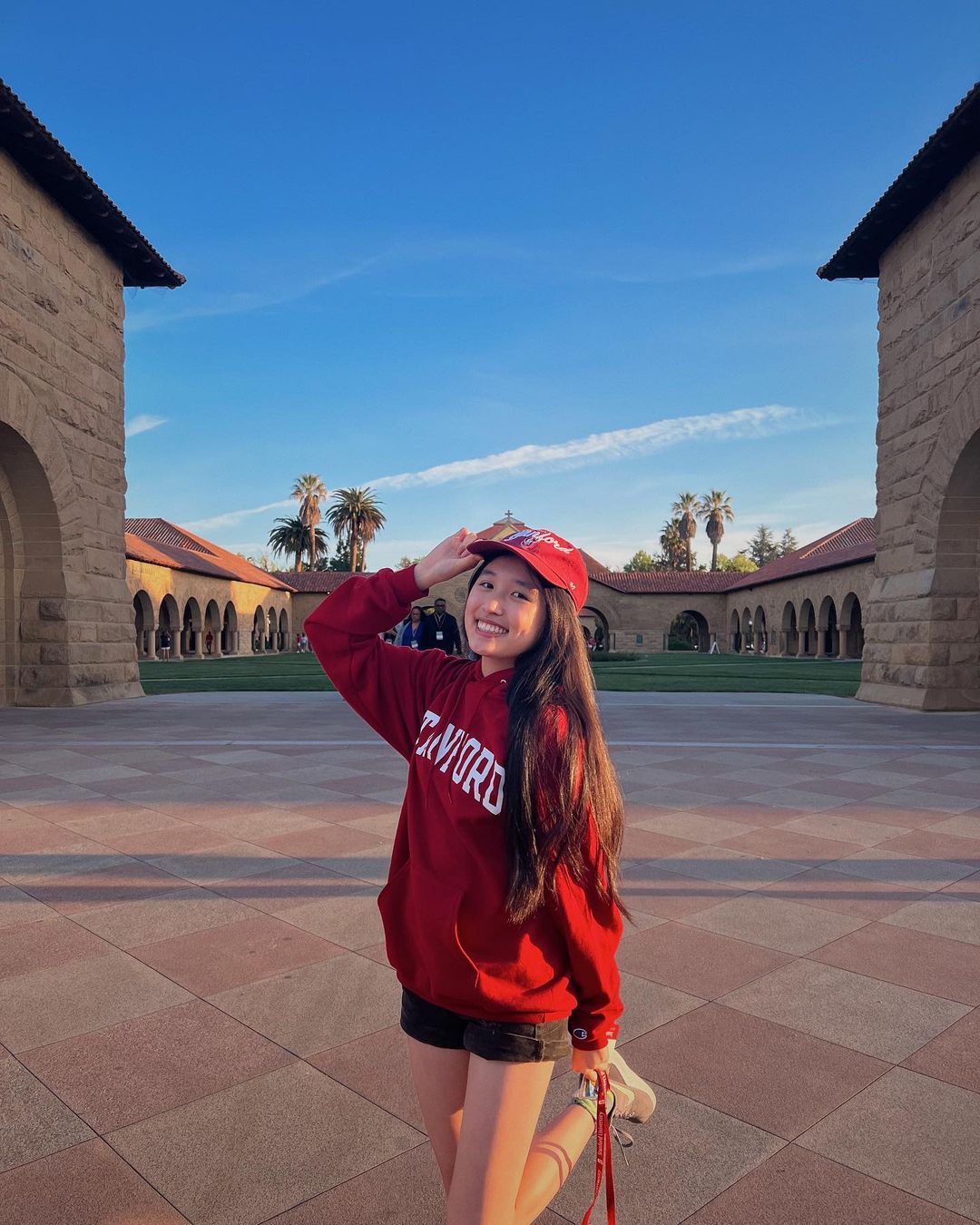 Jenny Huỳnh vừa nhận học bổng ĐH Stanford, kiếm hàng trăm triệu từ năm 15  tuổi