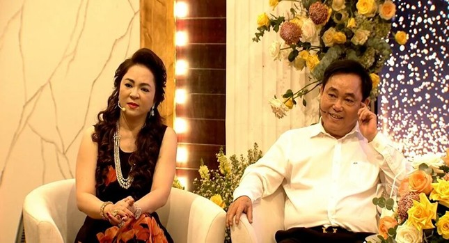 Tòa triệu tập ông Huỳnh Uy Dũng và các ca sĩ, nghệ sĩ đến phiên xét xử bà Nguyễn Phương Hằng - Ảnh 1. Tòa triệu tập ông Huỳnh Uy Dũng và các ca sĩ, nghệ sĩ đến phiên xét xử bà Nguyễn Phương Hằng - Ảnh 1.