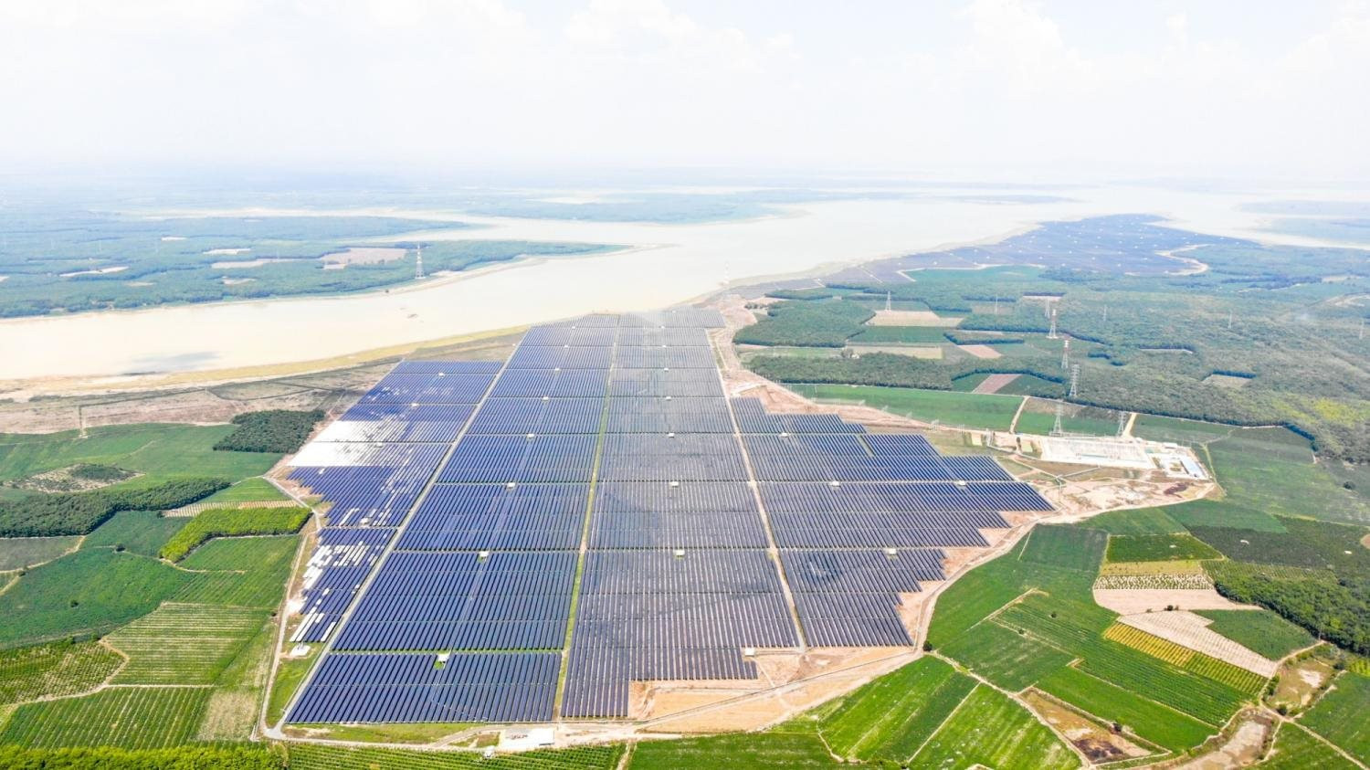 Chủ đầu tư KCN lấn biển 100% đầu tiên tại Việt Nam quy mô 500 triệu USD: Tiên phong phân phối xe Piaggio, sở hữu trang trại điện mặt trời lớn nhất Đông Nam Á - Ảnh 3.