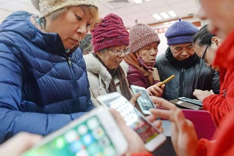 Dân số 'siêu già hóa', khoảng 100 triệu người Trung Quốc đối mặt với 'tương lai màu xám' - Ảnh 2.