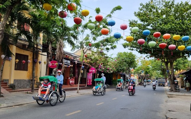 Chủ tịch Hội An: 'Vào phố cổ uống cà phê, chụp ảnh cưới thì không phải mua vé' - Ảnh 3.