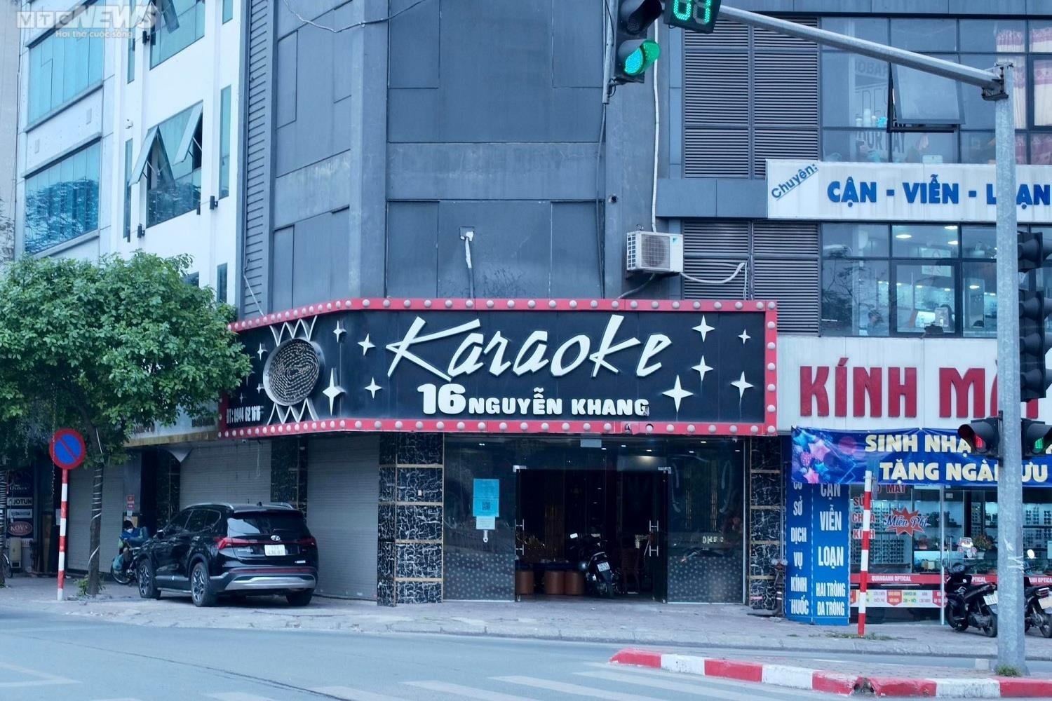 Chủ quán karaoke Hà Nội tán gia bại sản, bán bia mưu sinh - Ảnh 1.
