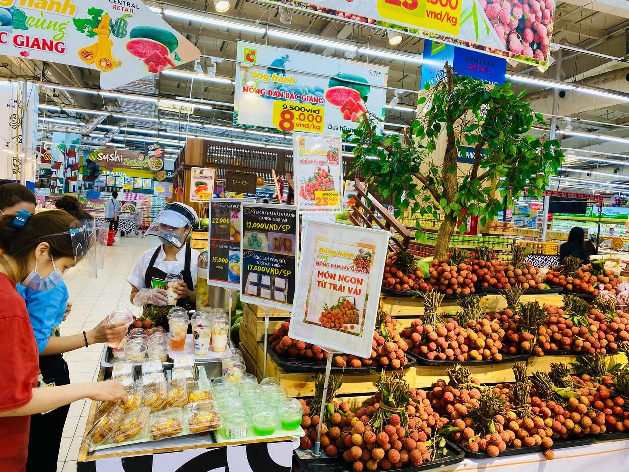 Tin vui cho nông dân xứ vải: Đại gia Thái sở hữu siêu thị GO!, Big C, Tops Market,... về Bắc Giang ký kết tiêu thụ vải thiều Lục Ngạn, dự kiến &quot;ôm lô&quot; 300 tấn - Ảnh 1.