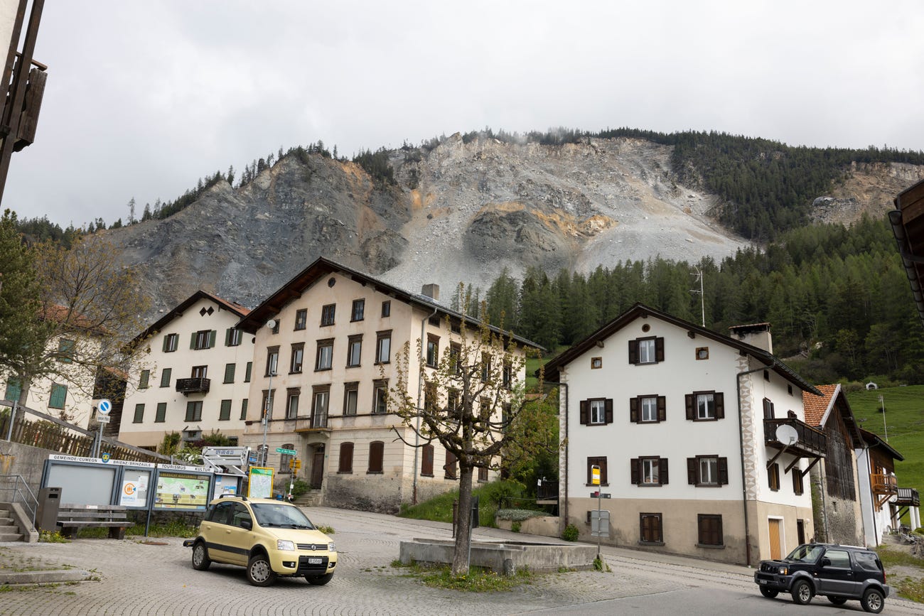Người Thụy Sĩ phải bỏ cả thị trấn đẹp như tranh vẽ, nghe lý do ai cũng ngậm ngùi tiếc nuối - Ảnh 3.