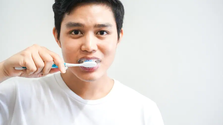 Nên đánh răng trước hay sau khi ăn sáng? Sai lầm 80% người mắc phải khiến khoang miệng trở thành “ổ vi khuẩn” - Ảnh 1.