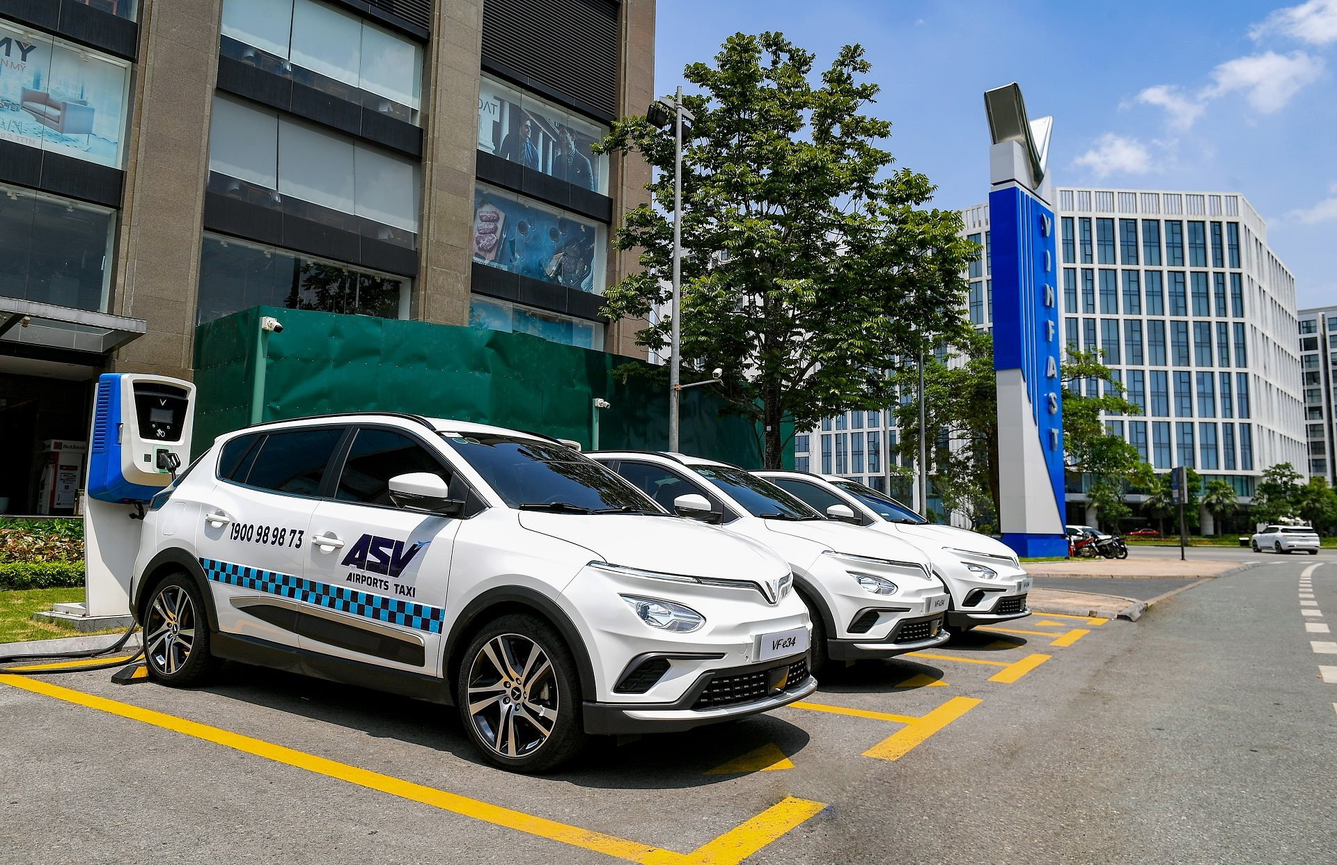 ASV Airports Taxi thuê 500 ô tô điện VinFast từ GMS, sẽ có taxi điện đưa đón khách đi Nội Bài, Tân Sơn Nhất - Ảnh 1.