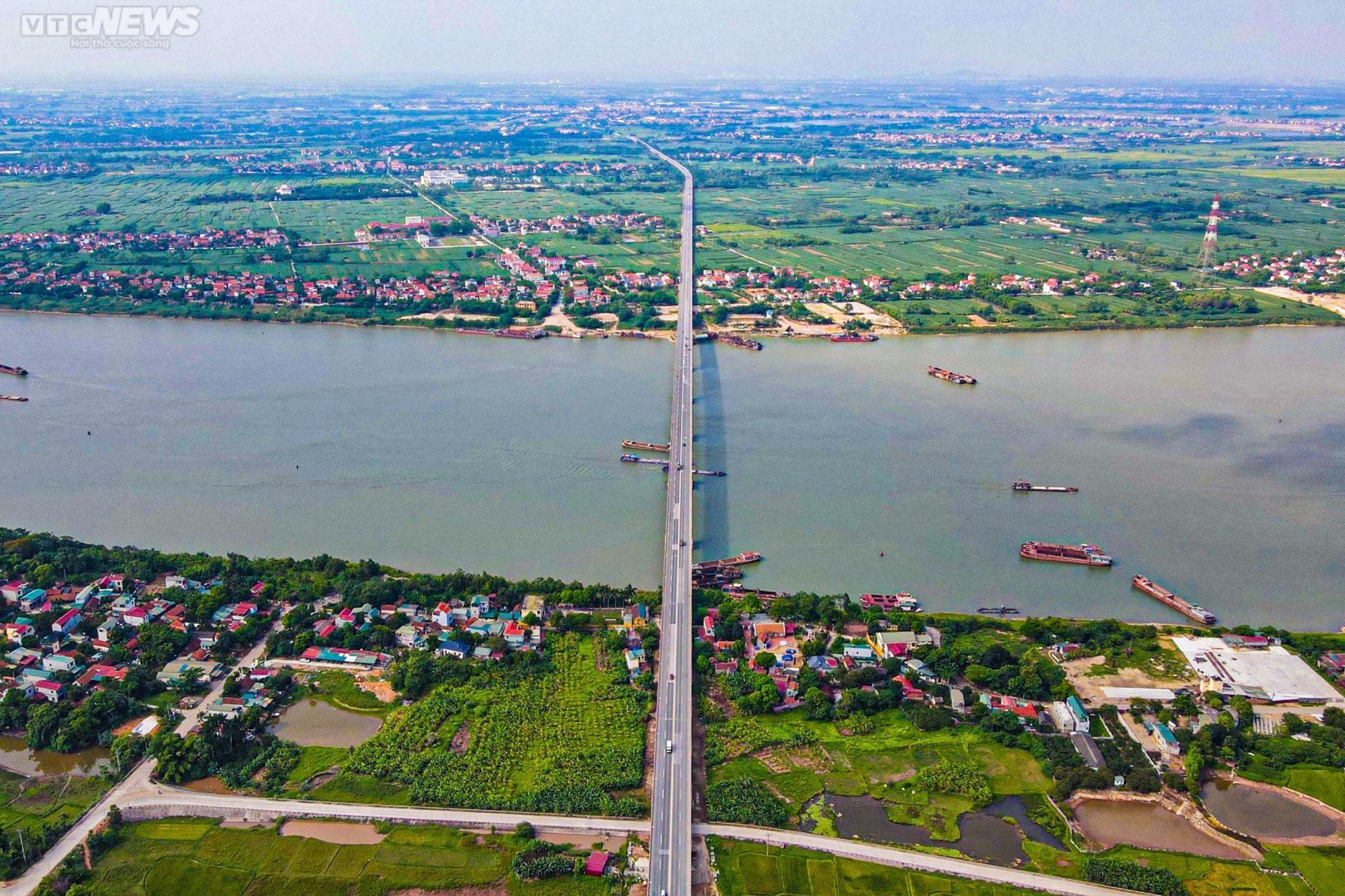 Chiêm ngưỡng cây cầu vượt sông dài nhất Việt Nam từ trên cao - Ảnh 2.