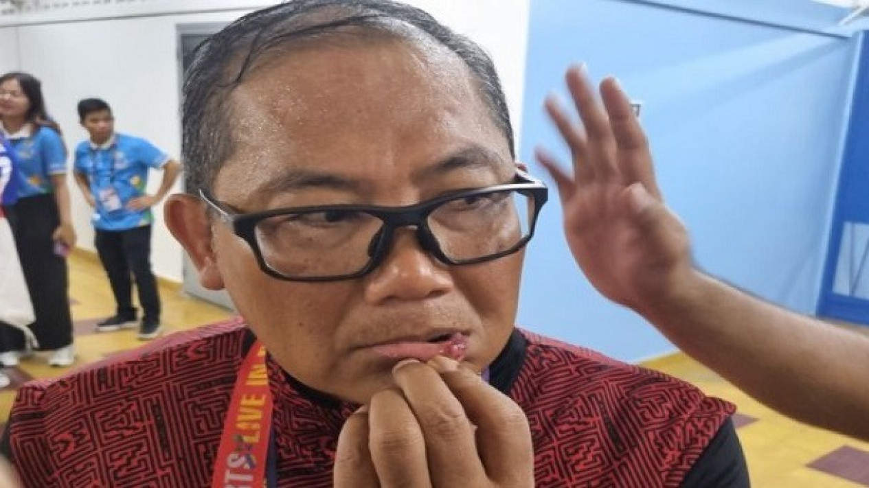 Thân thế của trưởng đoàn U22 Indonesia bị cầu thủ Thái Lan đánh dập môi - Ảnh 2. Thân thế của trưởng đoàn U22 Indonesia bị cầu thủ Thái Lan đánh dập môi - Ảnh 2.