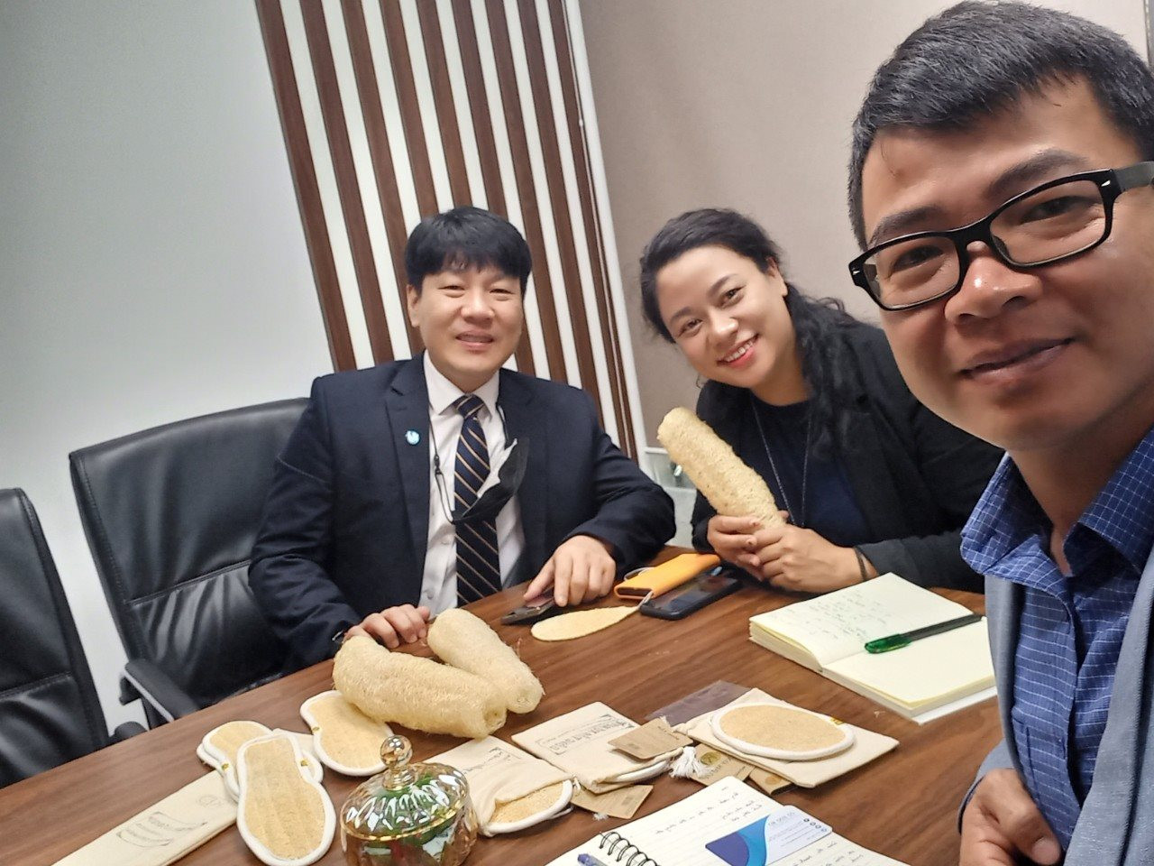 Giám đốc ngân hàng về quê trồng mướp bán xơ: Học "vua cà phê Việt" cách nghĩ lớn làm nhỏ, khát vọng đưa sản phẩm đi Nhật, đi Mỹ - Ảnh 5. Giám đốc ngân hàng về quê trồng mướp bán xơ: Học "vua cà phê Việt" cách nghĩ lớn làm nhỏ, khát vọng đưa sản phẩm đi Nhật, đi Mỹ - Ảnh 5.