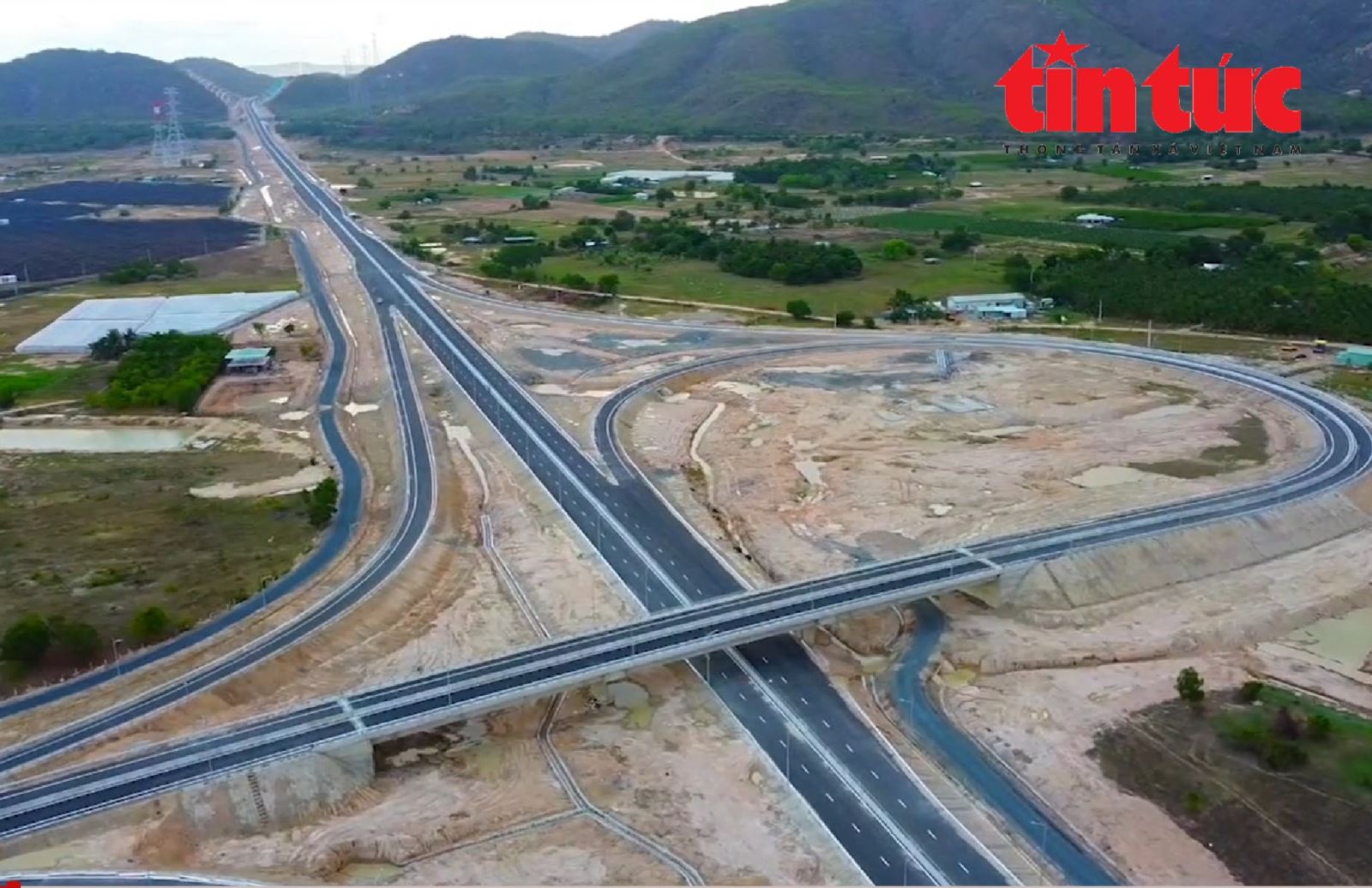 Ngắm hai cao tốc Nha Trang - Cam Lâm, Vĩnh Hảo - Phan Thiết dài 150 km đi vào khai thác - Ảnh 15.