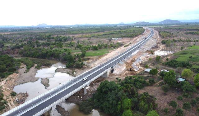 Thông xe cao tốc Nha Trang - Cam Lâm và Vĩnh Hảo - Phan Thiết - Ảnh 2.