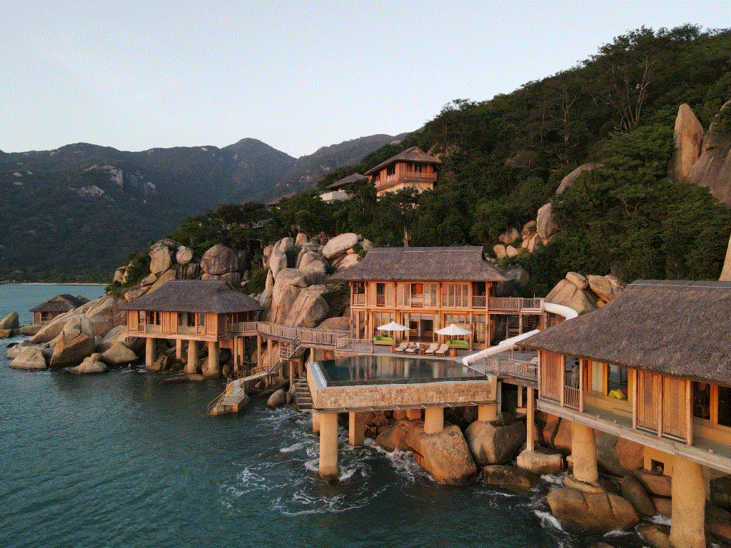 ‏Có gì ở resort do HH Ngọc Hân làm sếp, giá phòng tới gần 100 triệu đồng/đêm: Khu nghỉ dưỡng 5 sao trên vịnh biển đẹp nhất Việt Nam, doanh thu tới trăm tỷ đồng vẫn lỗ - Ảnh 10.