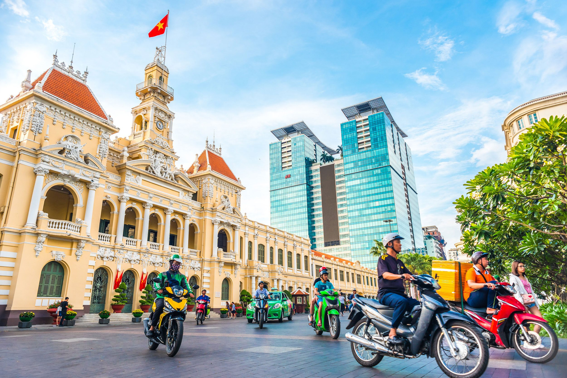 Việt Nam thăng hạng vượt bậc, dẫn đầu thế giới về cải thiện môi trường kinh doanh, trong khi nước láng giềng tụt hạng nhiều nhất - Ảnh 1.