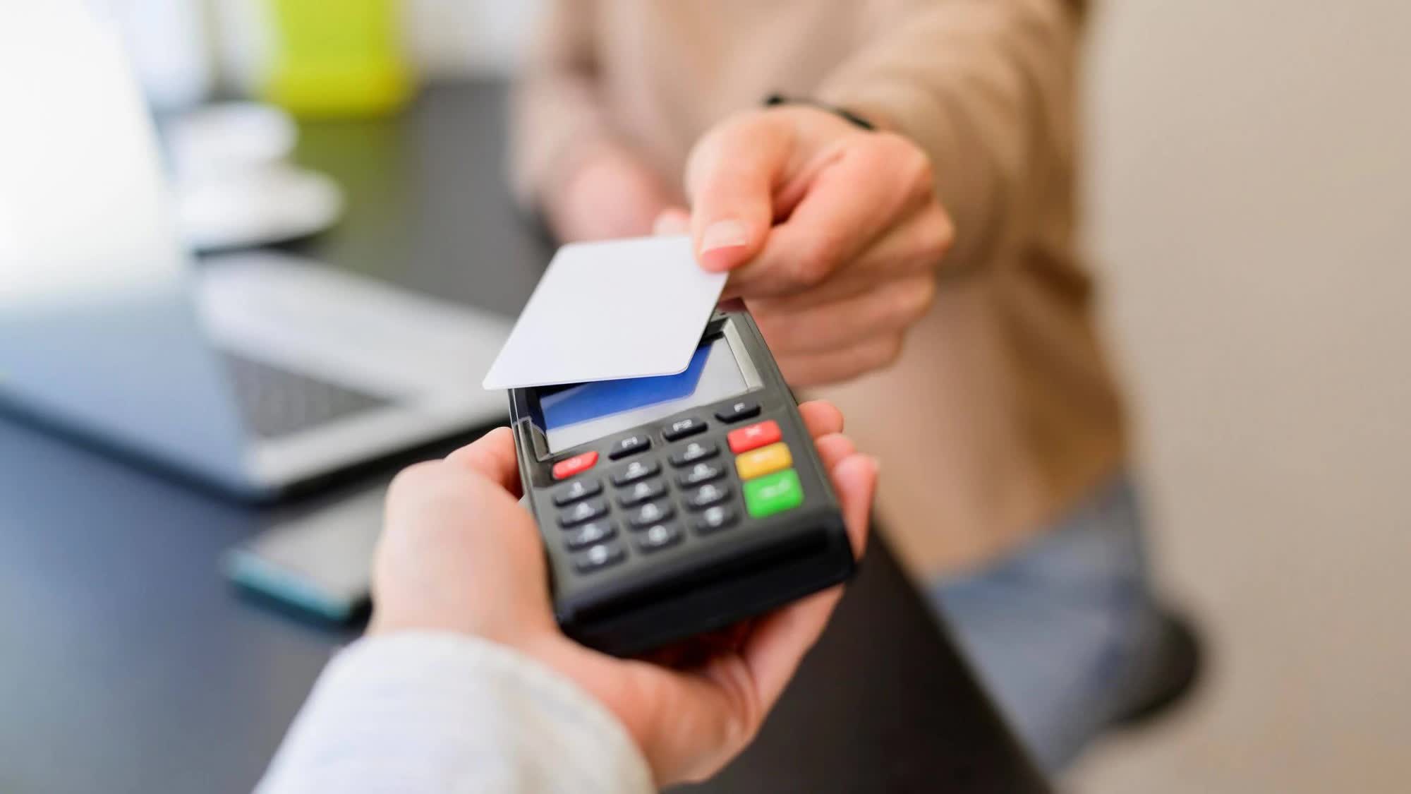 5 nguyên tắc tiết kiệm để đổi tiền và quẹt thẻ tín dụng khi đi du lịch nước ngoài - Ảnh 2.