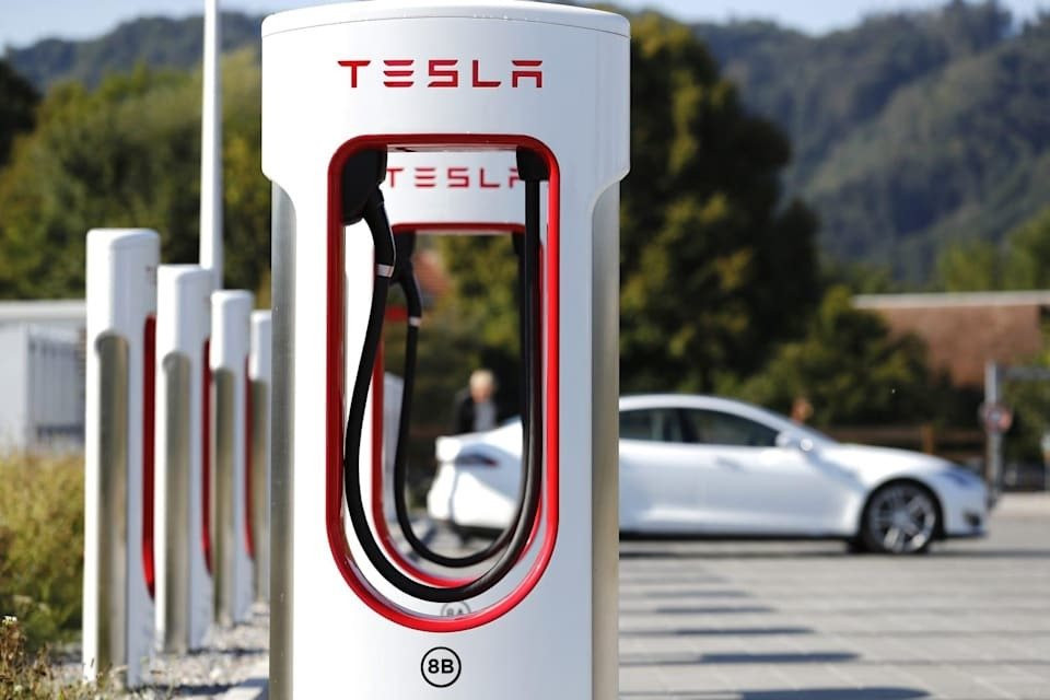 Thỏa thuận lịch sử ngành xe điện: Elon Musk đồng ý chia sẻ trạm sạc Tesla cho Ford, không muốn Supercharger là ‘khu vườn có tường bao quanh’ - Ảnh 1.