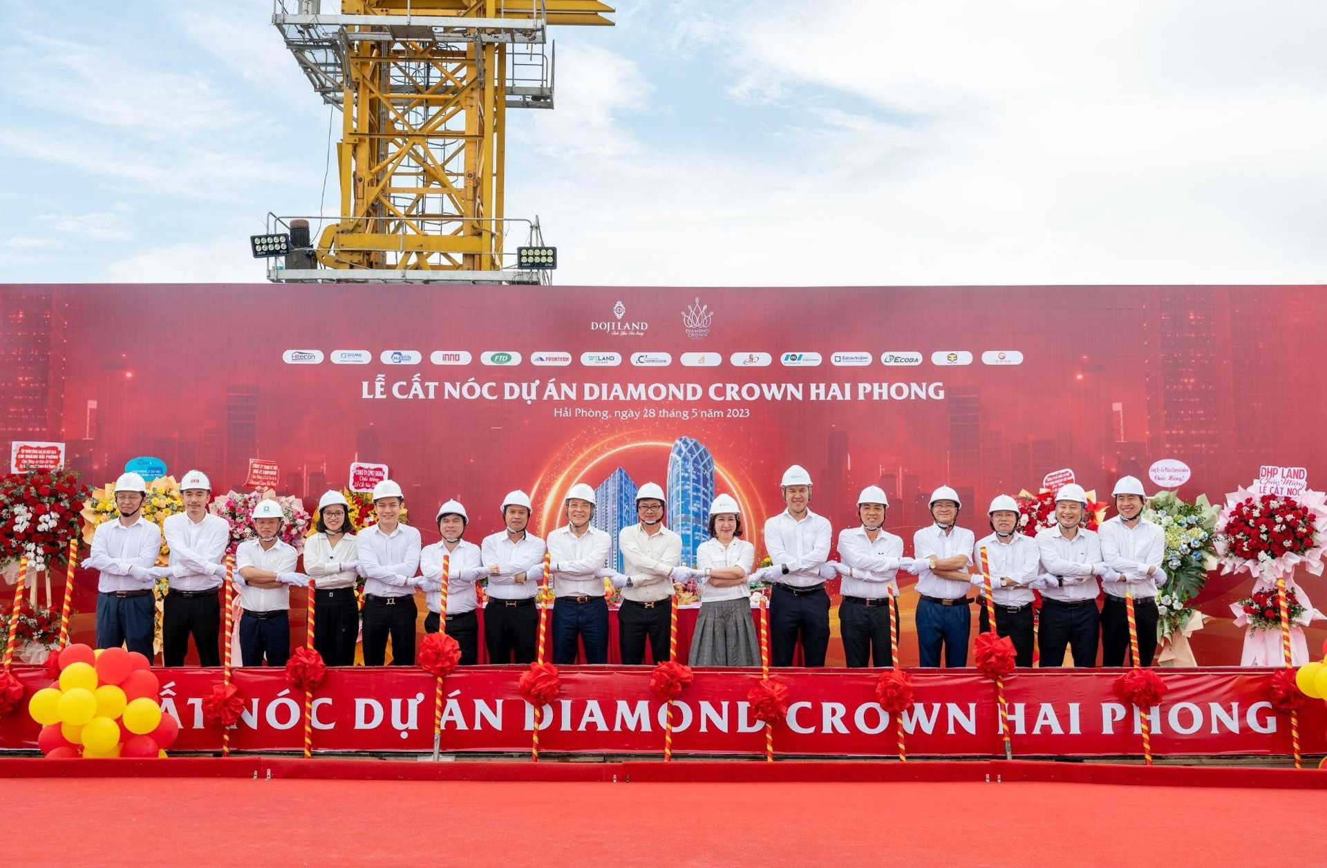 Coteccons cất nóc dự án Diamond Crown Hải Phòng sau hơn 300 ngày: Đạt kỷ lục tiến độ hơn 2 ngày/sàn, kỹ thuật khó chưa từng có tại châu Á - Ảnh 2.