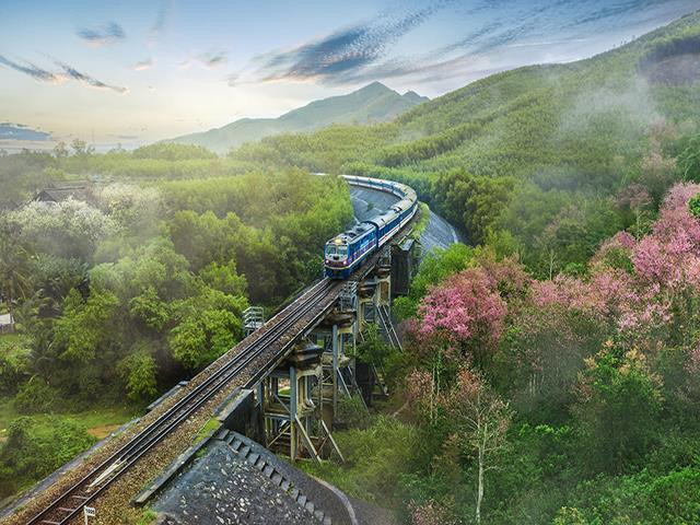 Đường sắt Thống Nhất của Việt Nam đứng đầu trong các hành trình xe lửa tuyệt vời nhất thế giới, khởi hành đúng giờ lên tới 98,9% - Ảnh 1.