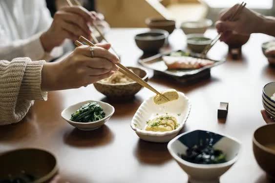 Sự khác biệt nhỏ trong nấu ăn giúp người Nhật có tuổi thọ cao nhất thế giới - Ảnh 3.