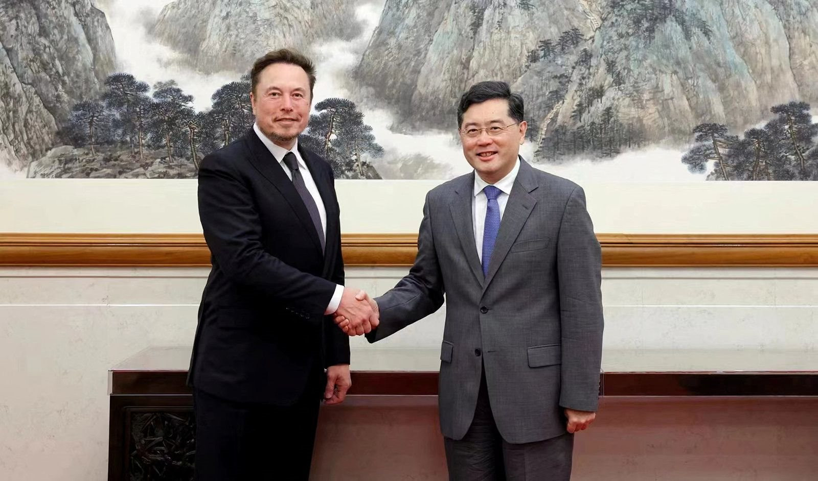 Elon Musk vừa thực hiện chuyến công tác 2 ngày ở Trung Quốc, 'rất quan trọng' với tương lai Tesla - Ảnh 1.