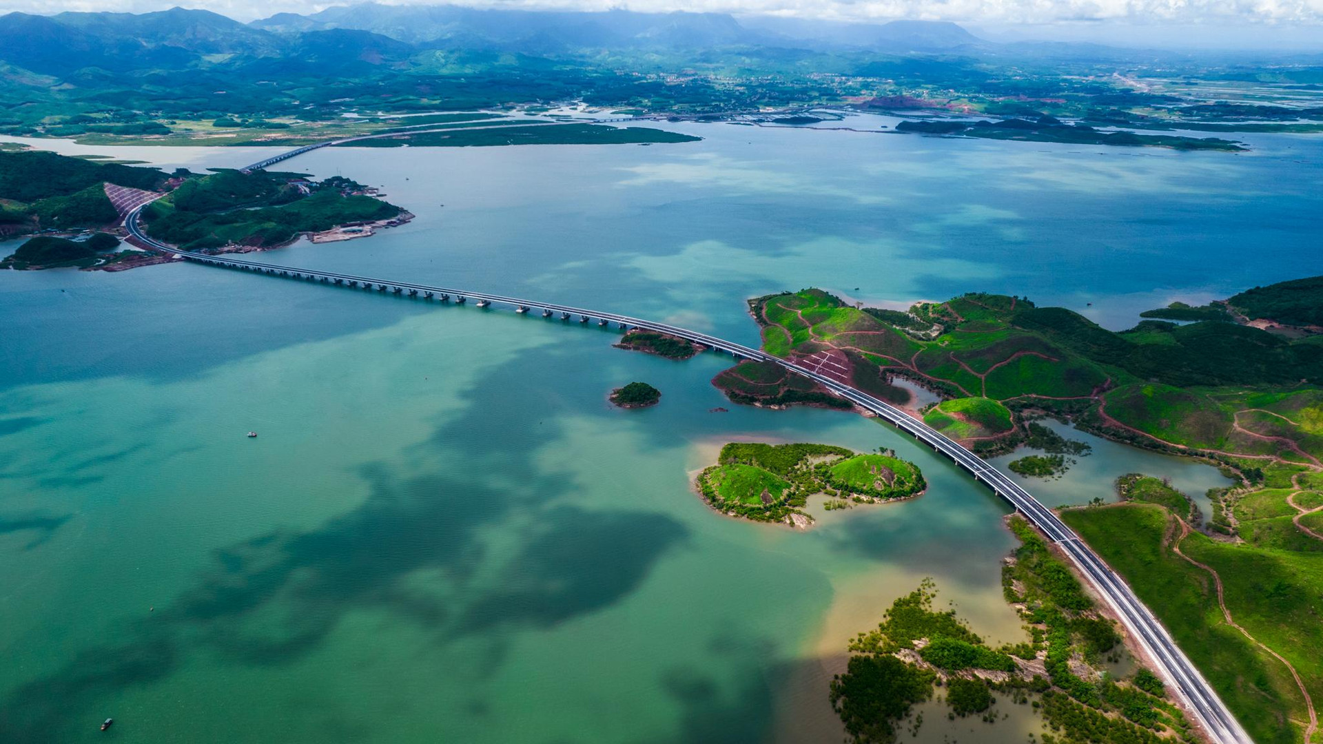 ‏Huyện đảo duy nhất có cả sân bay, cảng biển và đường cao tốc ở Việt Nam - Ảnh 2.