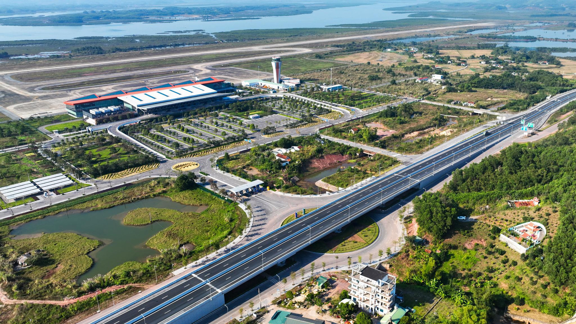 ‏Huyện đảo duy nhất có cả sân bay, cảng biển và đường cao tốc ở Việt Nam - Ảnh 4.