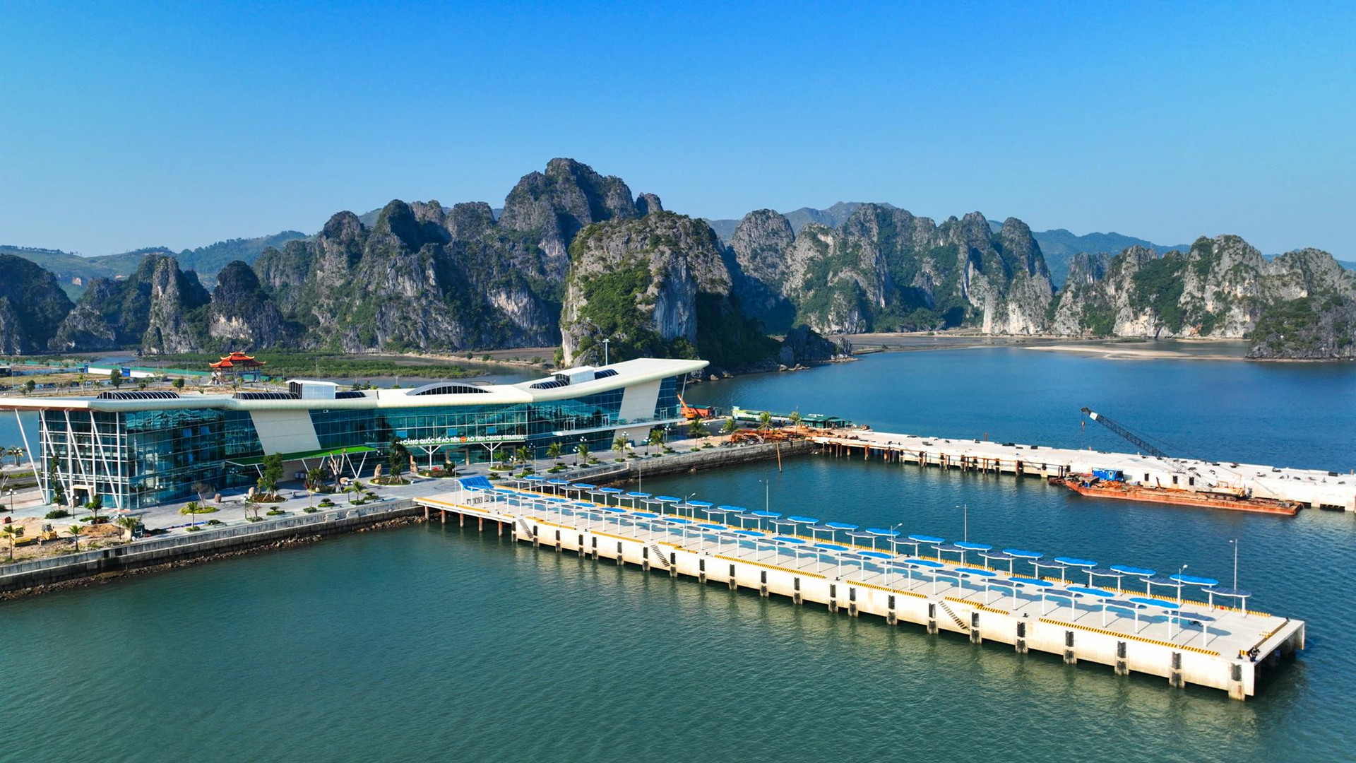 ‏Huyện đảo duy nhất có cả sân bay, cảng biển và đường cao tốc ở Việt Nam - Ảnh 6.