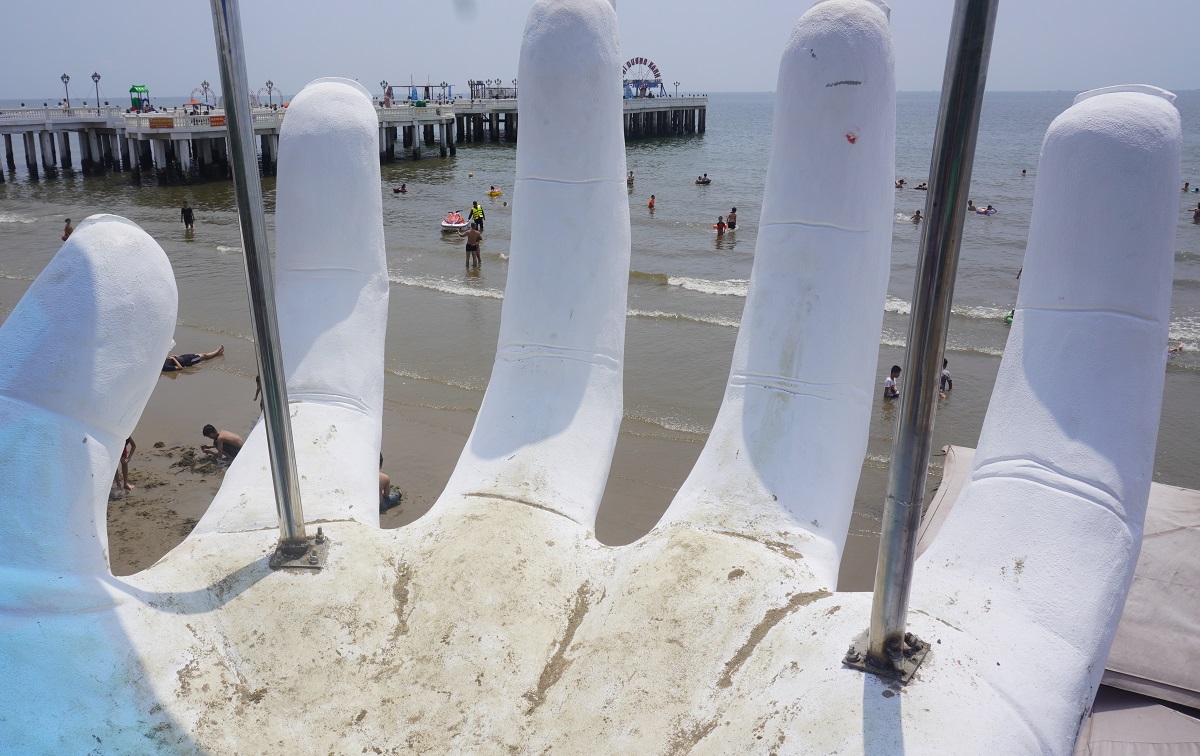 Những bàn tay khổng lồ ở bờ biển Thanh Hóa gây thất vọng - Ảnh 8.