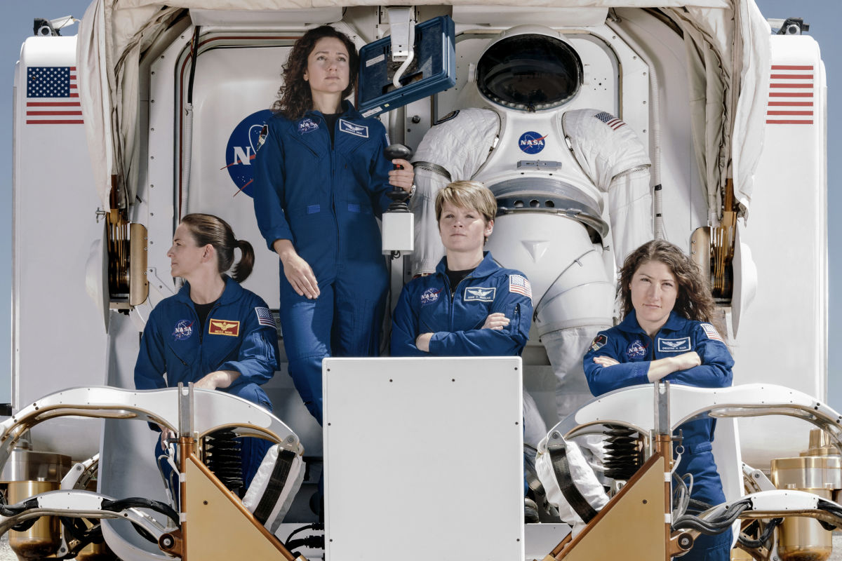 Tại sao phi hành đoàn đầu tiên đặt chân lên Sao Hỏa có thể sẽ chỉ toàn phụ nữ? - Ảnh 2.