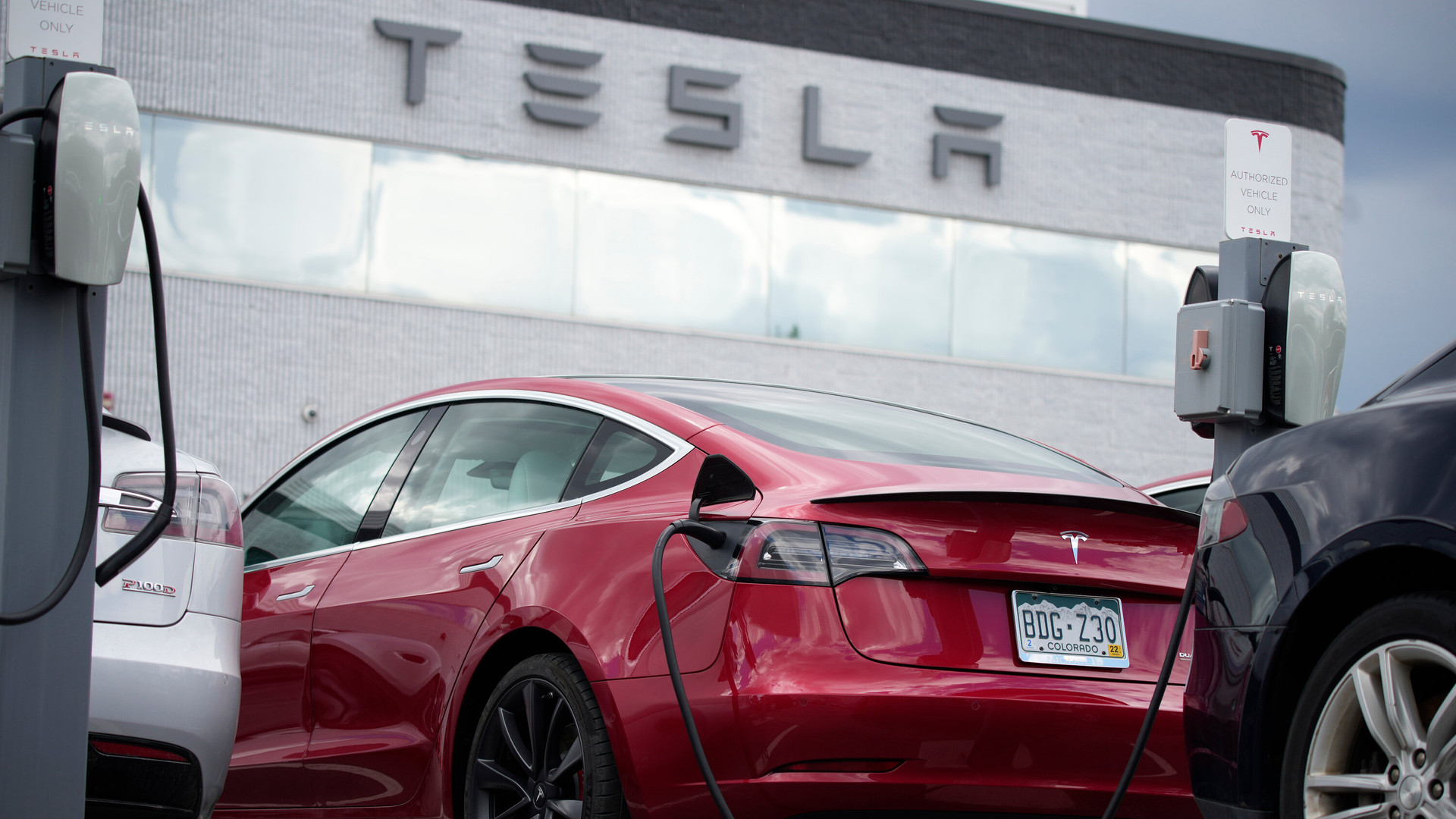 Sau nhiều lần giảm giá chấn động, Tesla bất ngờ 'quay đầu' tăng giá nhưng mục đích tăng mới cho thấy khả năng tính toán thần sầu của tỷ phú Elon Musk - Ảnh 1.