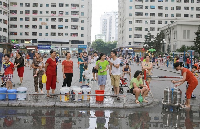 Hà Nội dự kiến tăng giá nước sinh hoạt cao nhất lên 27.000 đồng/m3 - Ảnh 1.
