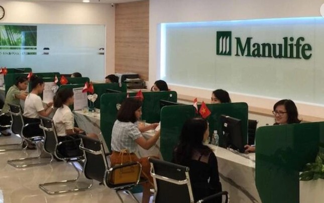 Vụ 'hô biến' tiền gửi SCB thành bảo hiểm: Manulife thỏa thuận riêng với 20 khách - Ảnh 1.