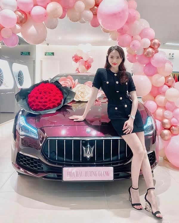 Hoa hậu Hương Giang kiếm tiền siêu giỏi ở tuổi 32: Có công ty giải trí riêng, biệt thự trải dài từ Bắc vào Nam, luôn có 1 thứ &quot;biểu tượng thượng lưu&quot; mang bên mình - Ảnh 5.