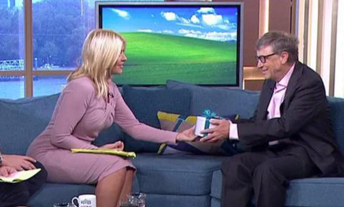 Bill Gates tặng nữ MC 1 tấm séc và bảo cô điền bao nhiêu tiền tùy thích: Bài học thấm thía từ vị tỷ phú U70! - Ảnh 1.