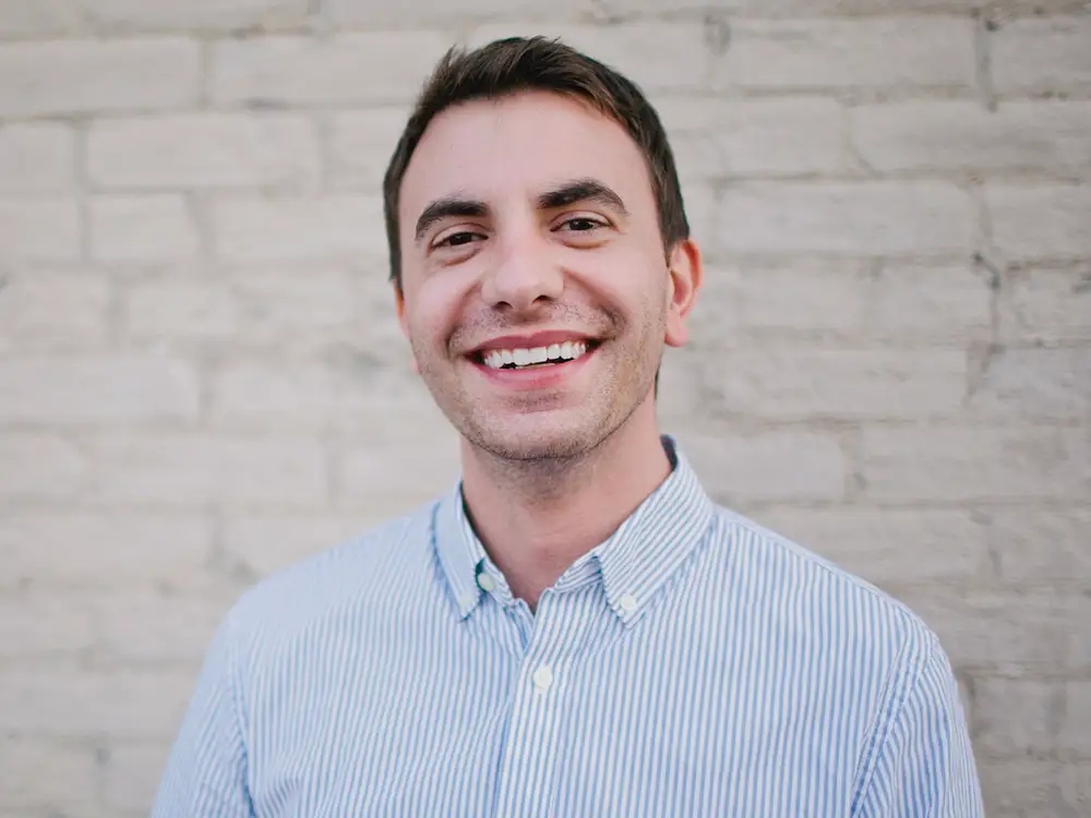 Triệu phú tự thân nghỉ hưu ở tuổi 37 tiết lộ 99% công thức làm giàu đều gói gọn trong 2 quy tắc: Đừng đợi có tiền mới đi đầu tư, chạy theo xu hướng là điều dại dột - Ảnh 2.