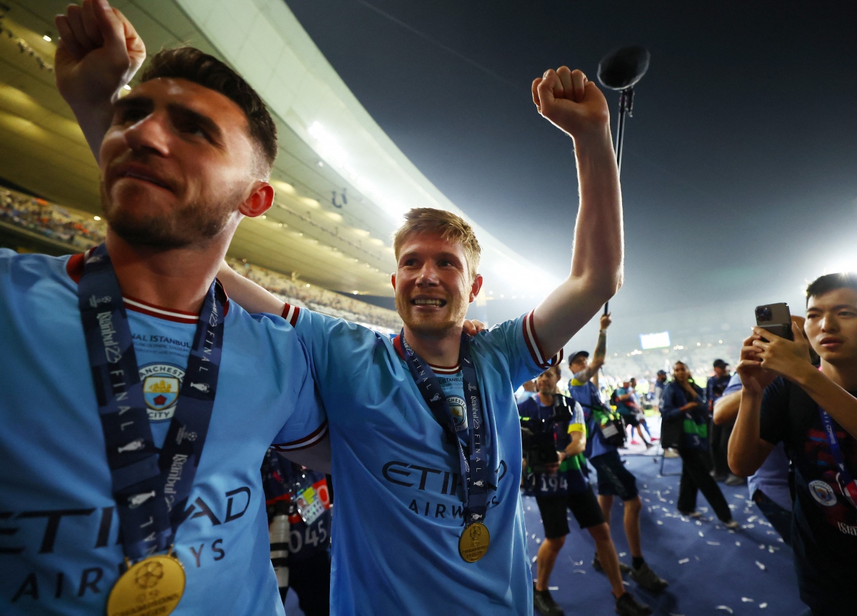 Cận cảnh: Haaland và dàn sao Man City ăn mừng chức vô địch Cúp C1 châu Âu - Ảnh 8.