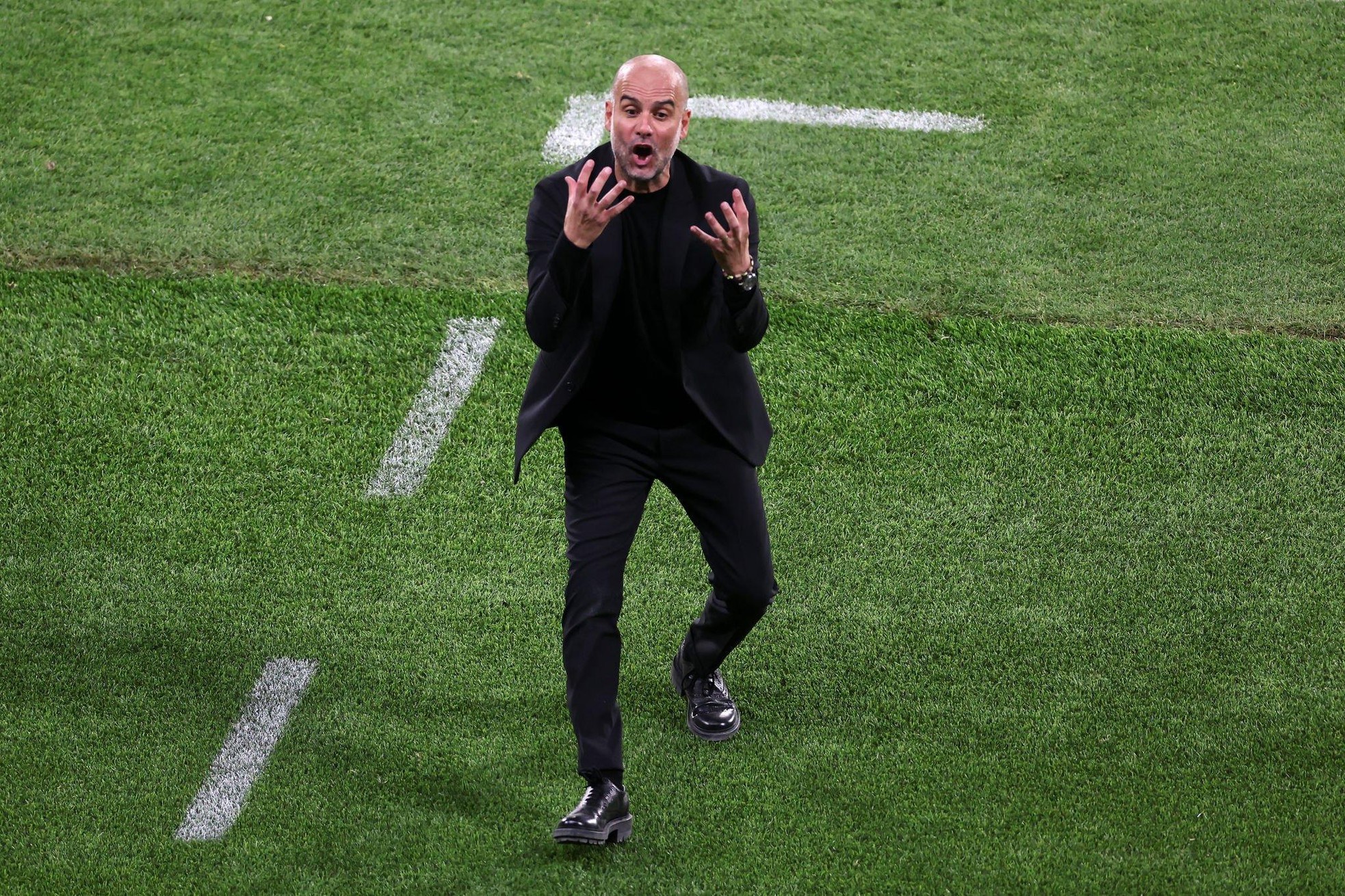 Pep Guardiola, người đàn ông đau khổ, cuồng dại đã tới bến bờ vinh quang - Ảnh 7.