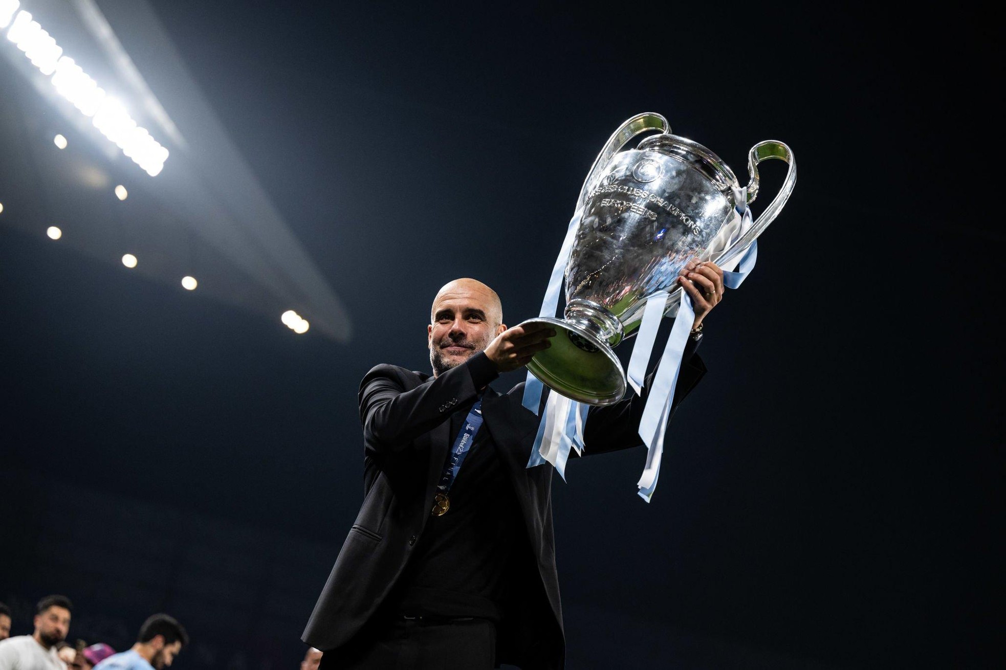 Pep Guardiola, người đàn ông đau khổ, cuồng dại đã tới bến bờ vinh quang - Ảnh 2.