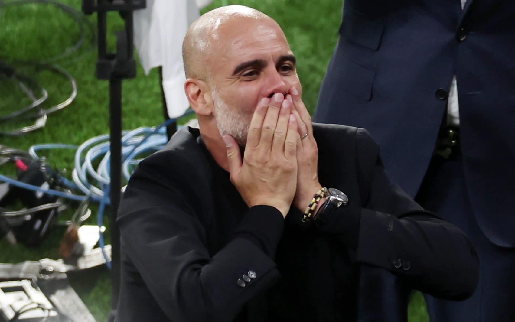 Pep Guardiola, người đàn ông đau khổ, cuồng dại đã tới bến bờ vinh quang - Ảnh 1.