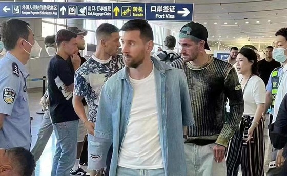 Ăn tối, chụp ảnh với Messi giá 42.000 USD và chiêu lừa tại Trung Quốc - Ảnh 1.