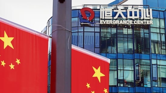 Chuyện kinh dị ở ngành BĐS Trung Quốc: Hàng loạt công ty bị hủy niêm yết do giá cổ phiếu rơi tự do hơn 90% xuống dưới 1 NDT - Ảnh 2.