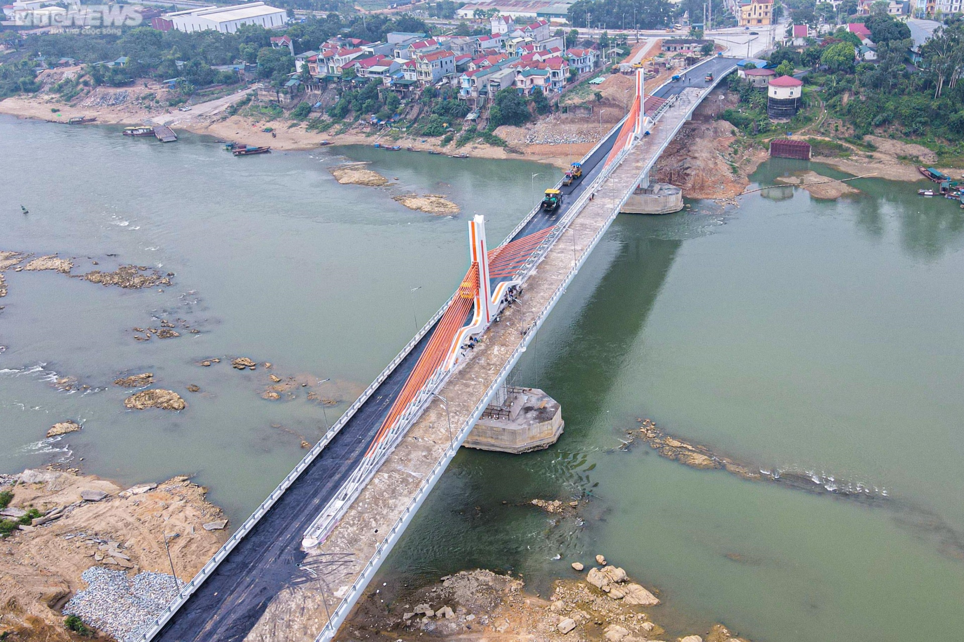 Chiêm ngưỡng cây cầu 540 tỷ đồng nối 2 tỉnh Vĩnh Phúc và Phú Thọ - Ảnh 4.