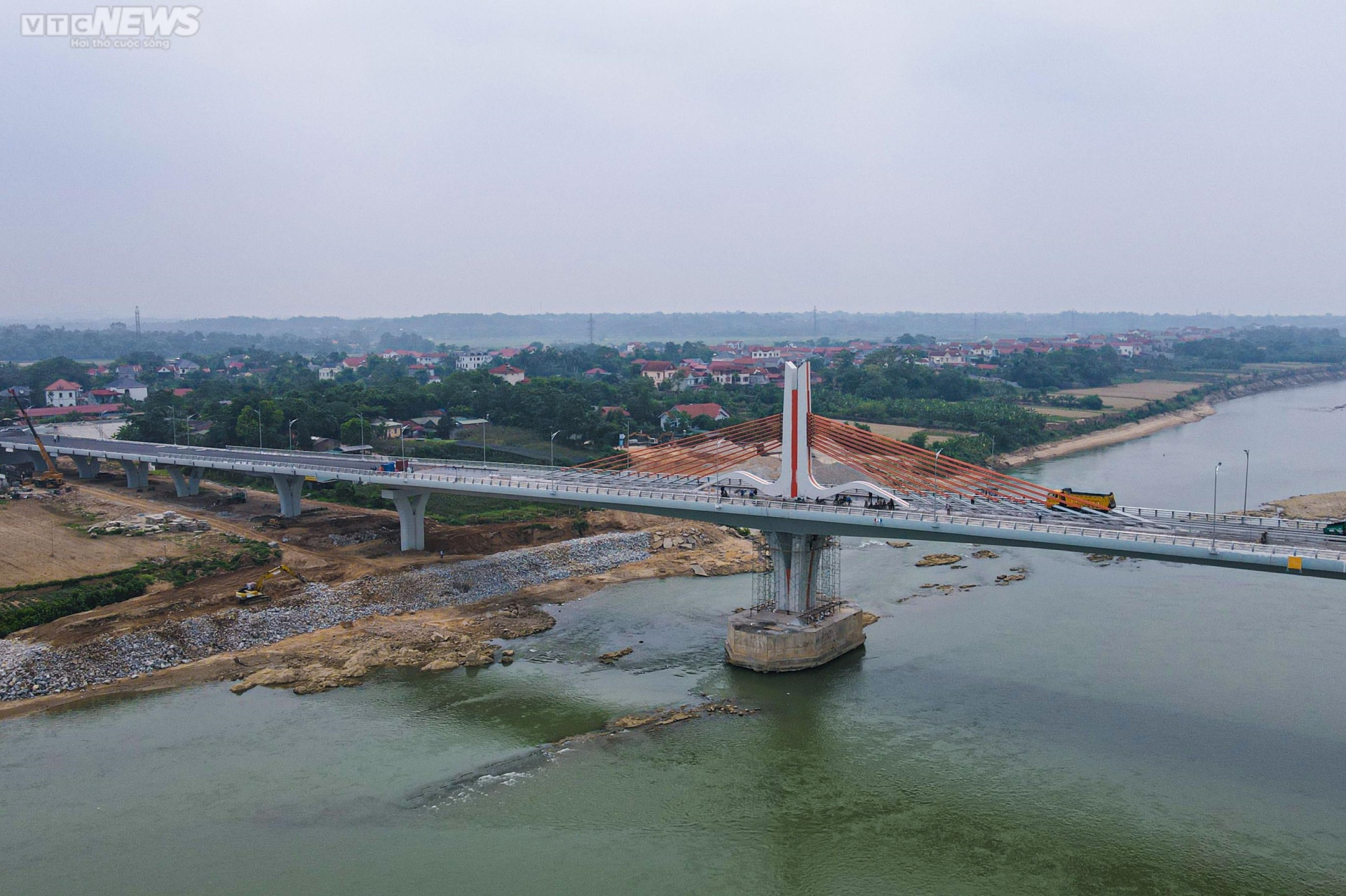 Chiêm ngưỡng cây cầu 540 tỷ đồng nối 2 tỉnh Vĩnh Phúc và Phú Thọ - Ảnh 13.