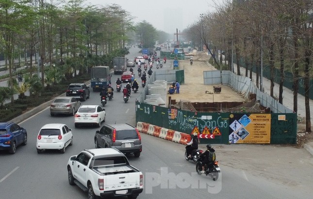 Nhiều “lô cốt” dự án nước thải vắng công nhân, gây tắc đường - Ảnh 8.